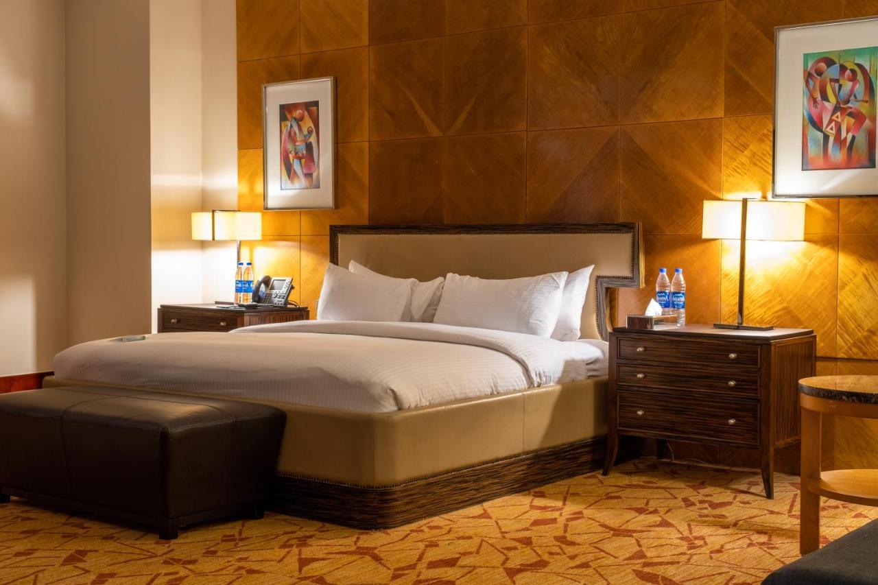 Lagos Continental Hotel Екстериор снимка A bedroom at the Fairmont