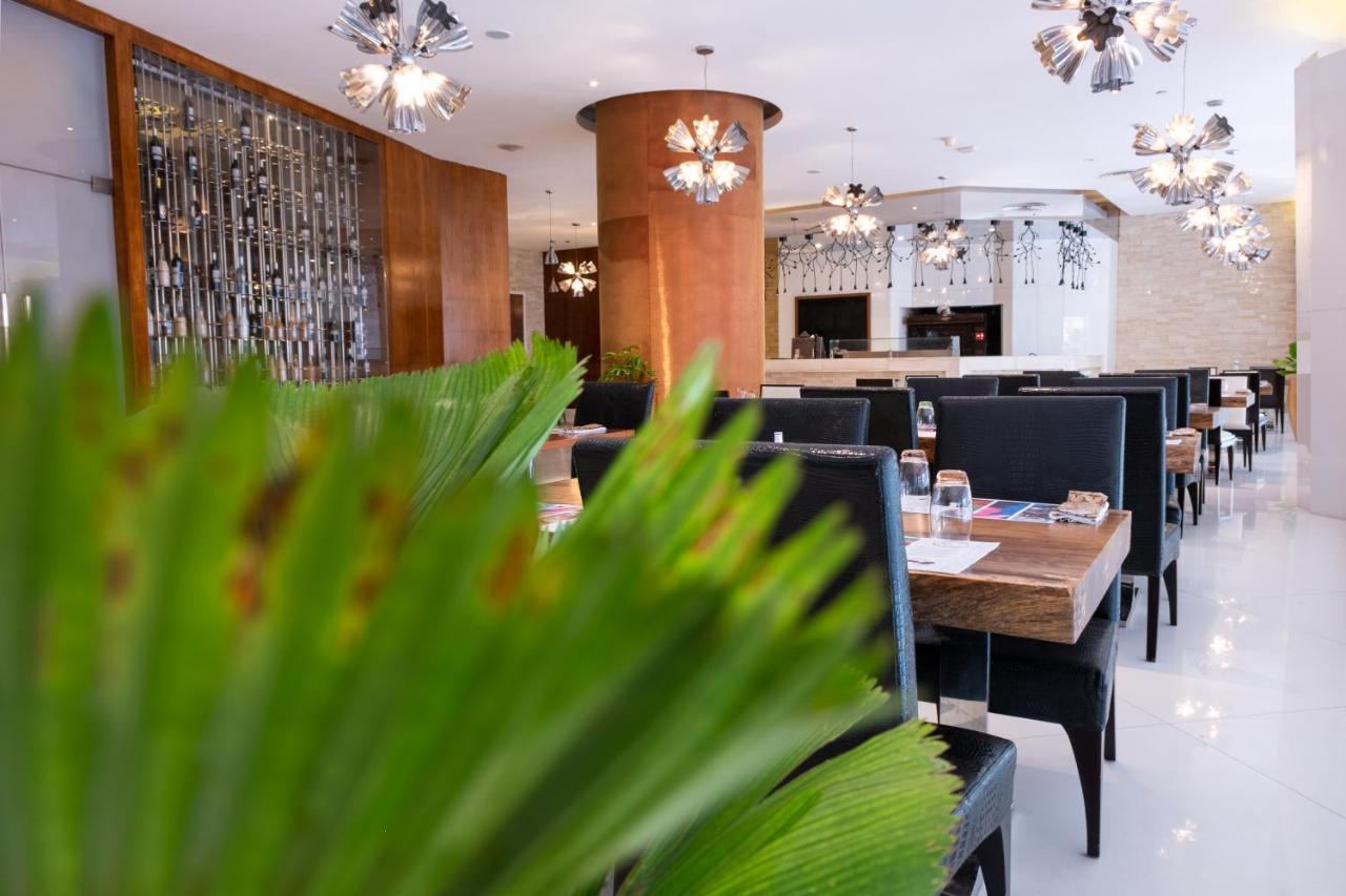 Lagos Continental Hotel Екстериор снимка The restaurant