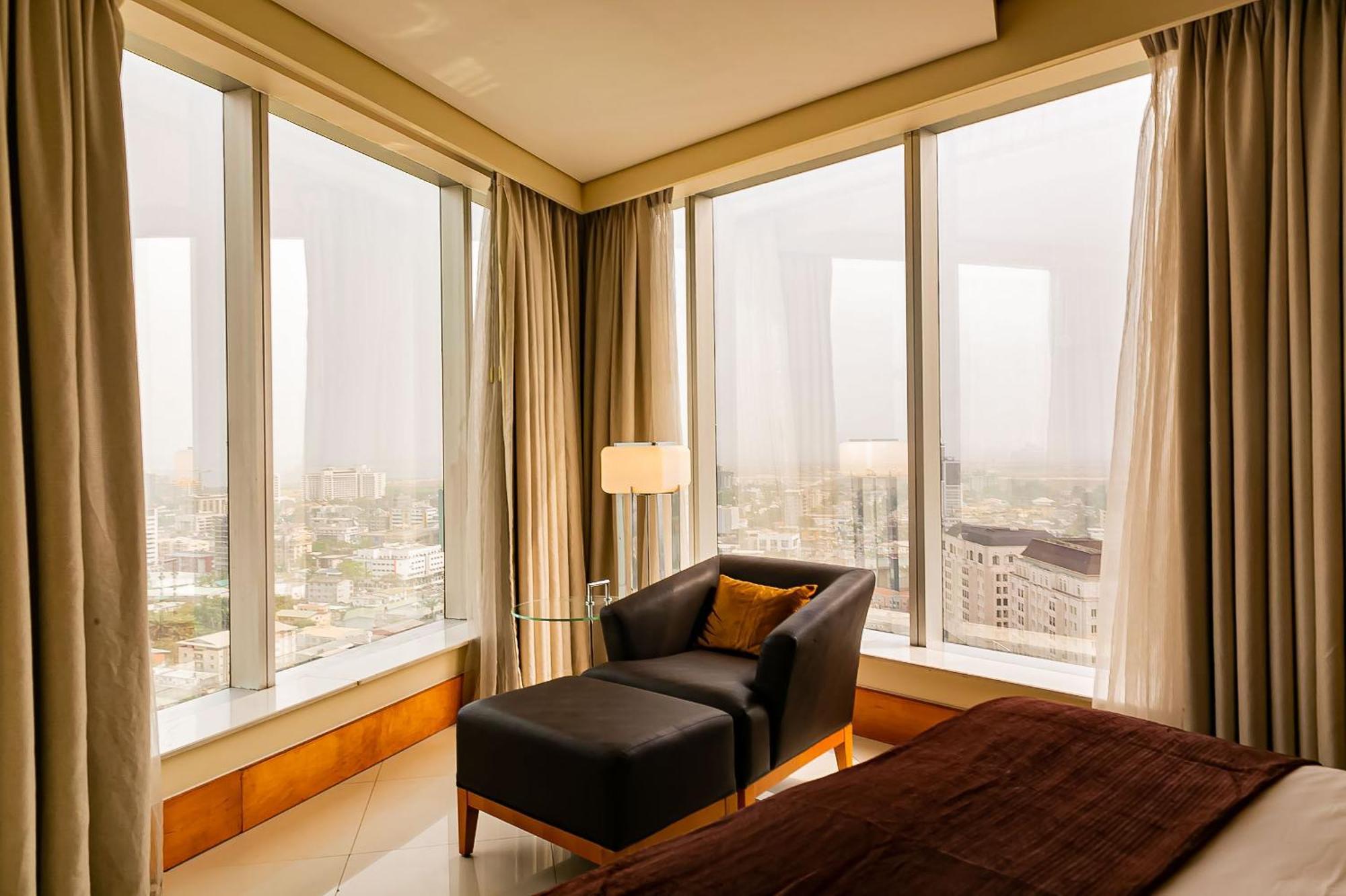 Lagos Continental Hotel Екстериор снимка A room at the Ritz-Carlton, Dubai