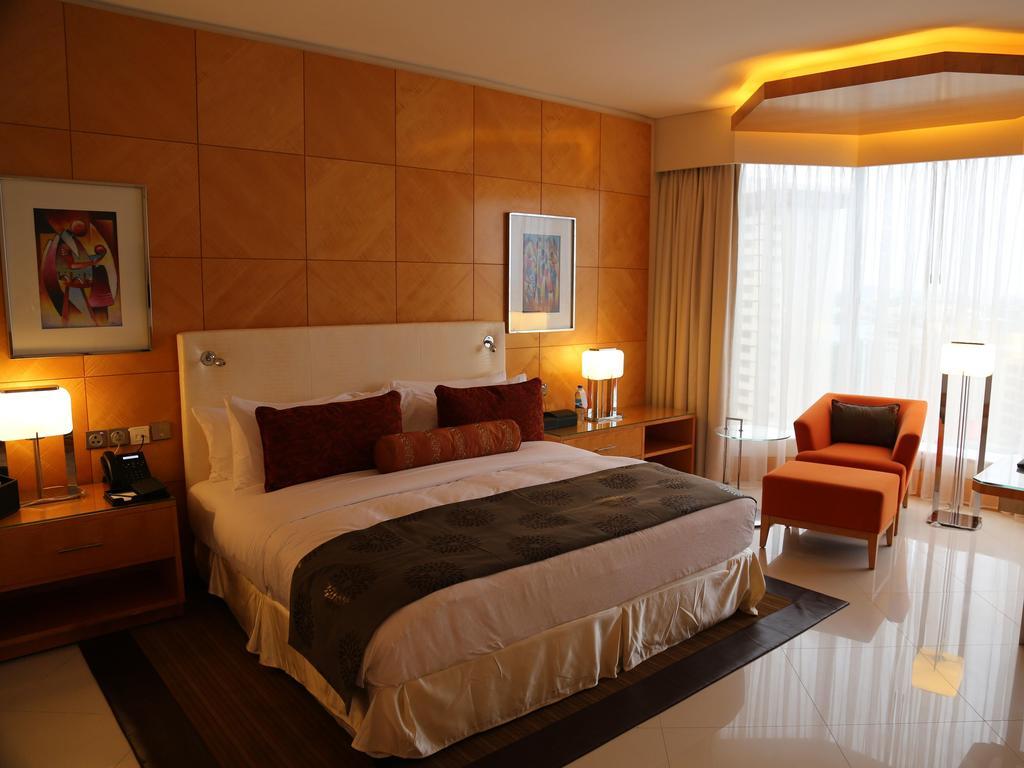 Lagos Continental Hotel Екстериор снимка A bedroom at the hotel