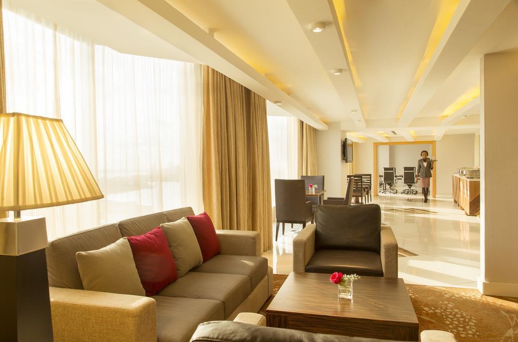 Lagos Continental Hotel Екстериор снимка A suite at the hotel
