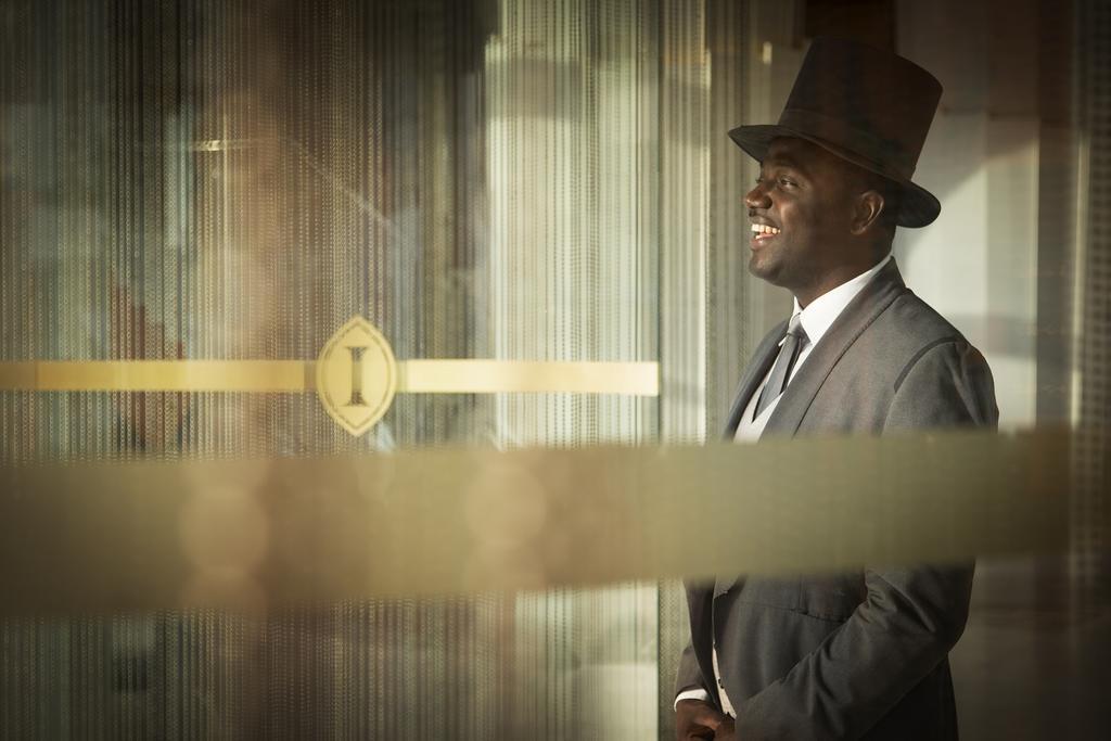 Lagos Continental Hotel Екстериор снимка A doorman at the entrance of a nightclub in London
