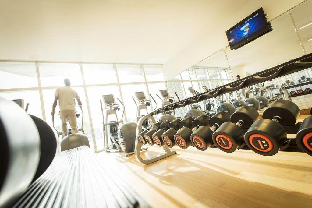 Lagos Continental Hotel Екстериор снимка The gym at the London Hilton on Park Street